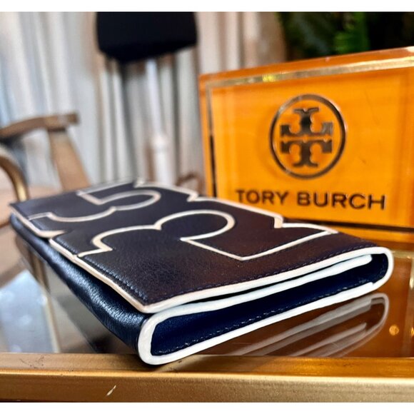 Beautiful Authentic Tory Burch Navy Blue and White Leather Serif Clutch - Picture 5 of 10